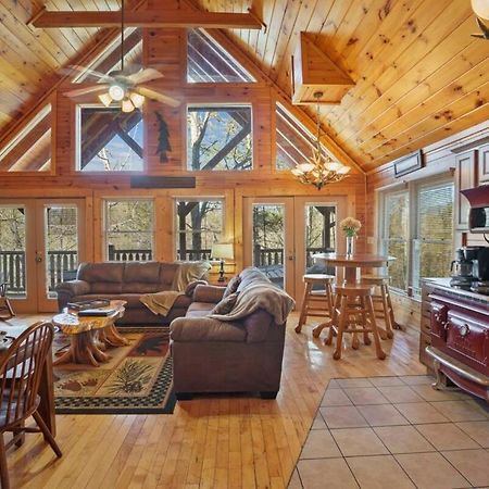 Stunning Mountain Cabin W Hot Tub ガトリンバーグ エクステリア 写真