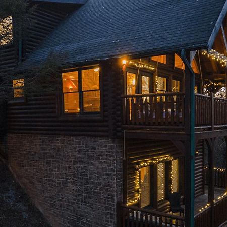 Stunning Mountain Cabin W Hot Tub ガトリンバーグ エクステリア 写真