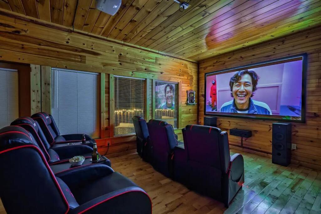 Stunning Mountain Cabin W Hot Tub ガトリンバーグ エクステリア 写真