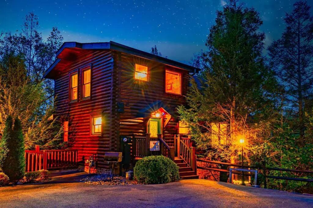 Stunning Mountain Cabin W Hot Tub ガトリンバーグ エクステリア 写真