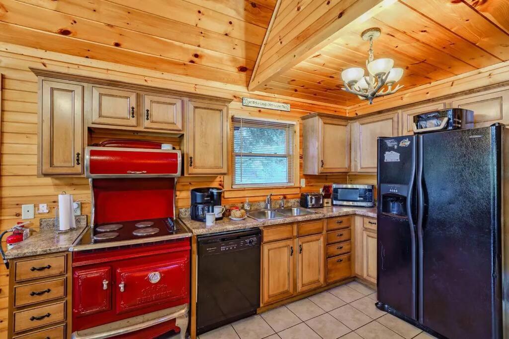 Stunning Mountain Cabin W Hot Tub ガトリンバーグ エクステリア 写真