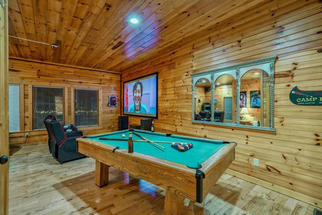 Stunning Mountain Cabin W Hot Tub ガトリンバーグ エクステリア 写真