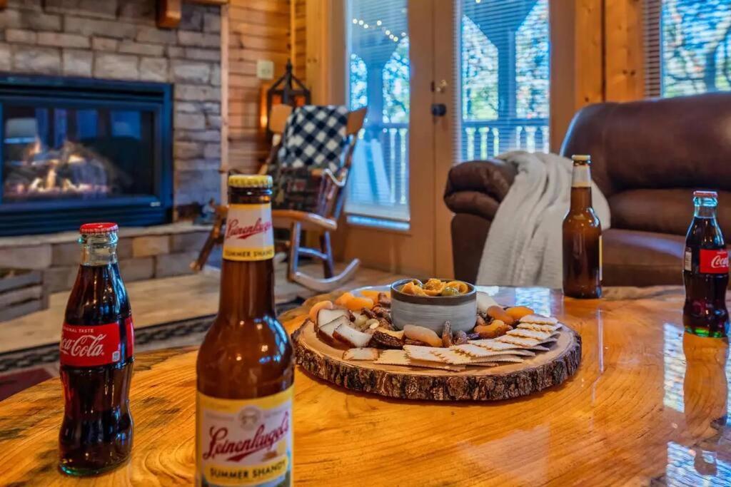 Stunning Mountain Cabin W Hot Tub ガトリンバーグ エクステリア 写真