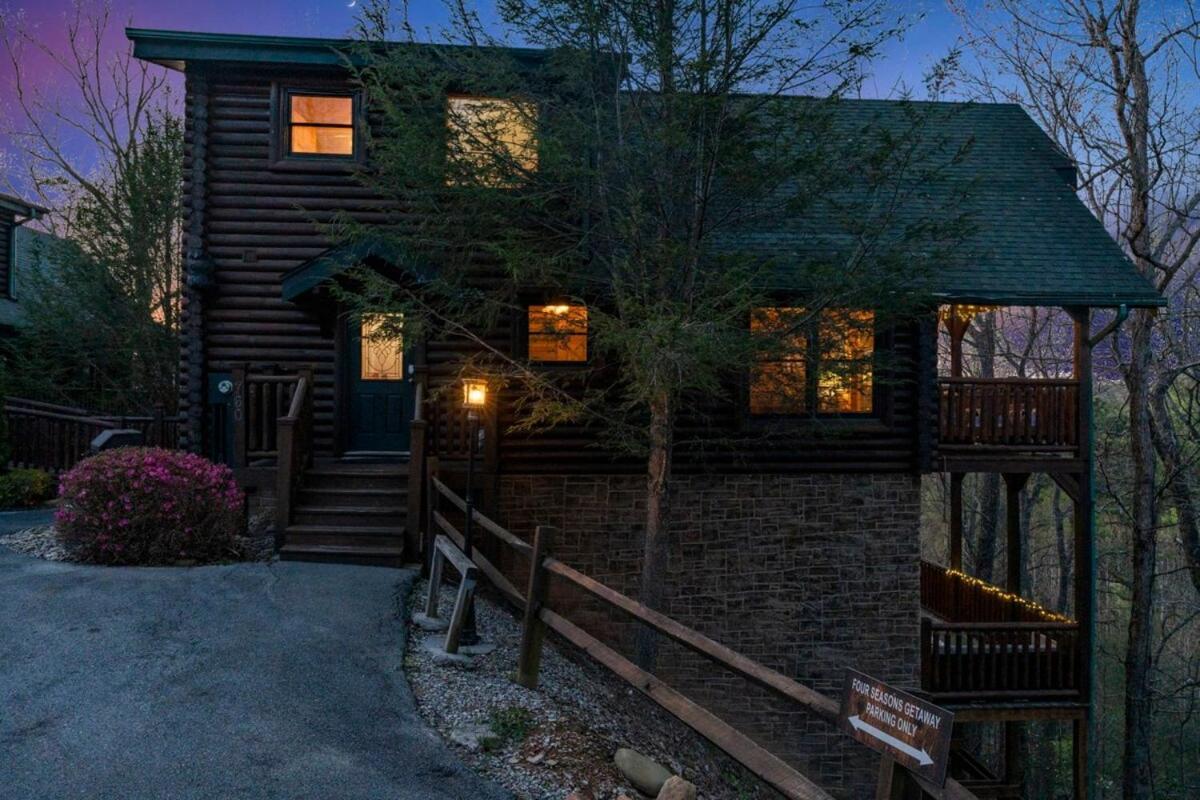 Stunning Mountain Cabin W Hot Tub ガトリンバーグ エクステリア 写真