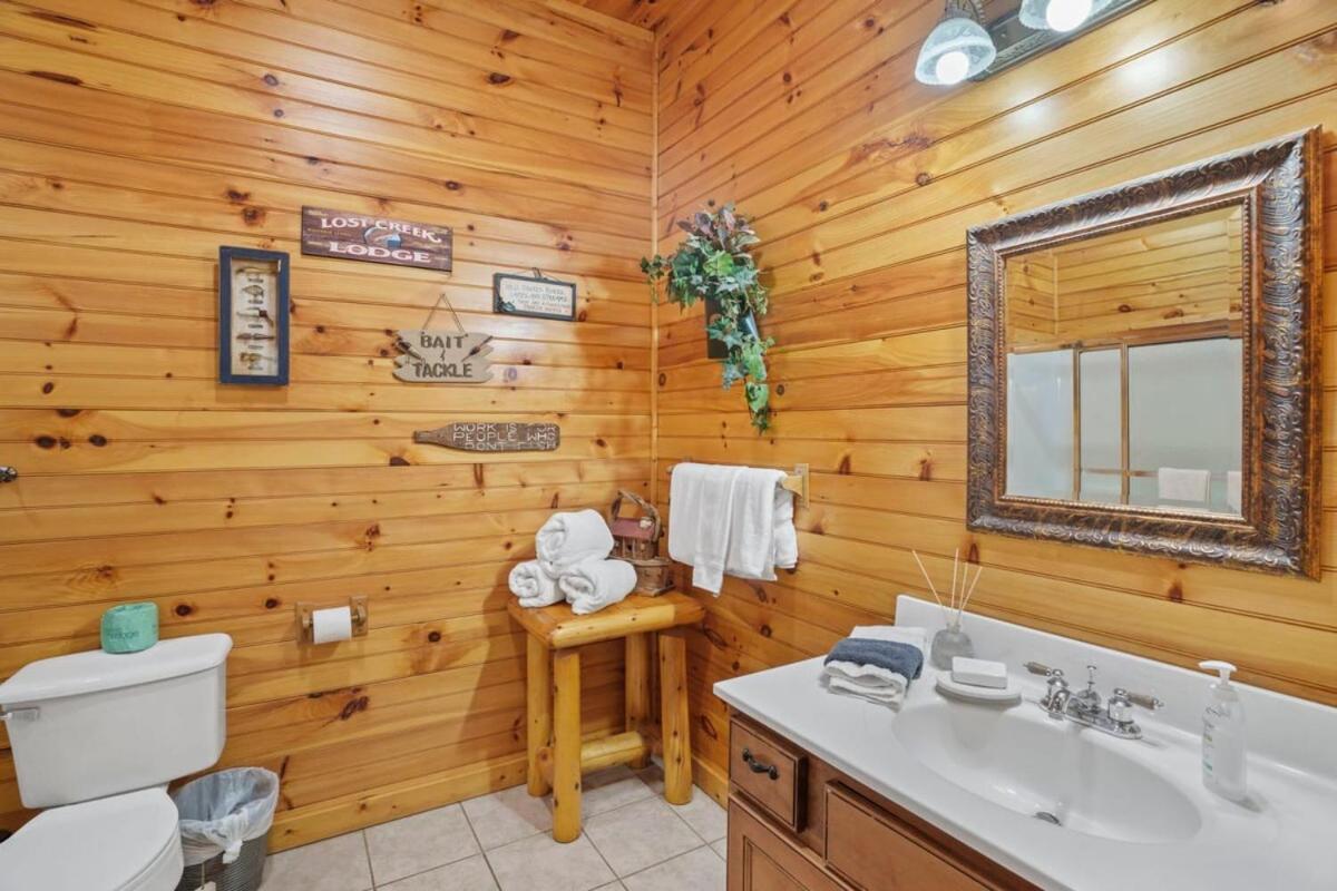 Stunning Mountain Cabin W Hot Tub ガトリンバーグ エクステリア 写真