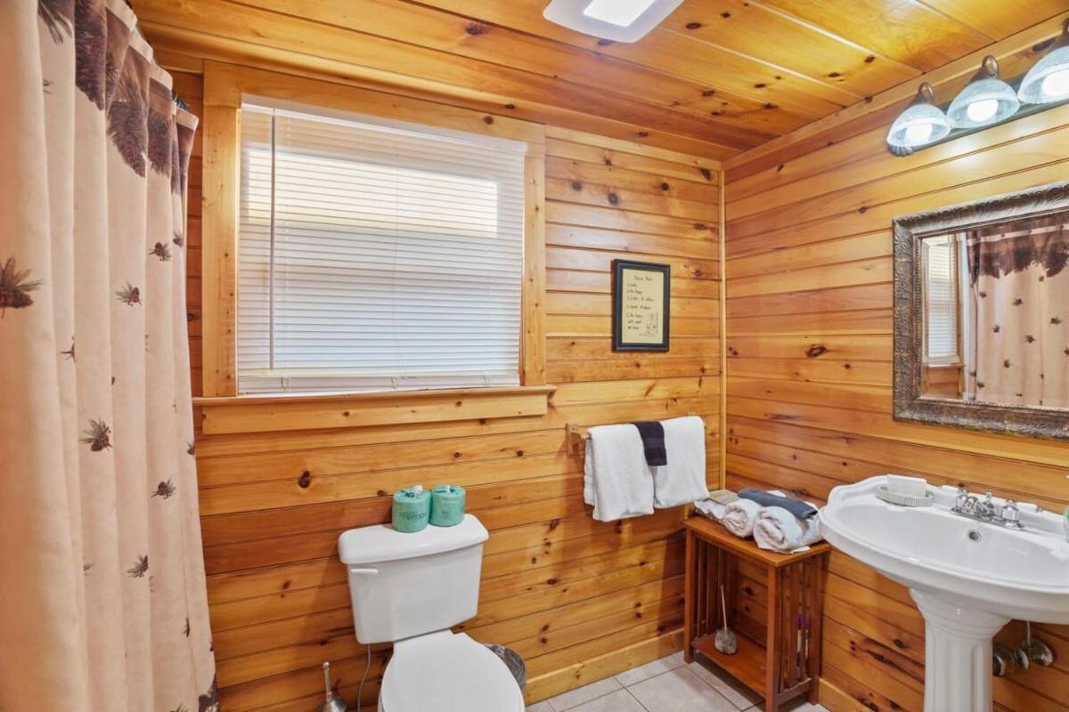 Stunning Mountain Cabin W Hot Tub ガトリンバーグ エクステリア 写真