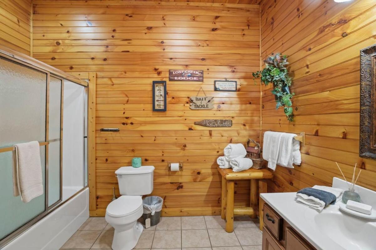 Stunning Mountain Cabin W Hot Tub ガトリンバーグ エクステリア 写真