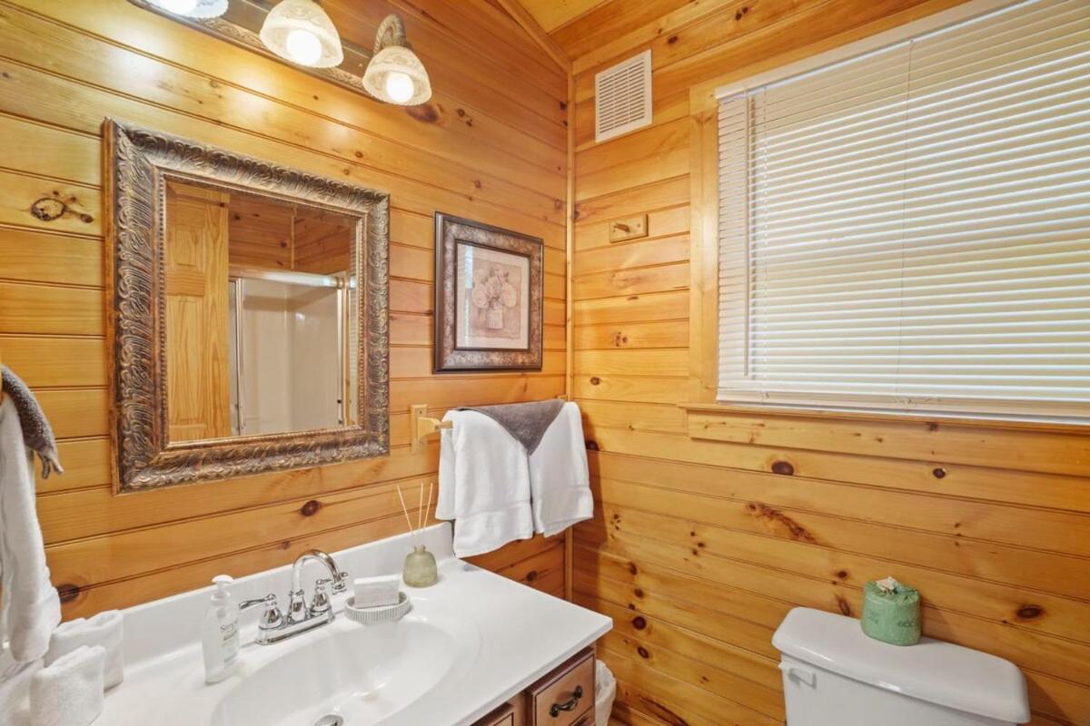 Stunning Mountain Cabin W Hot Tub ガトリンバーグ エクステリア 写真