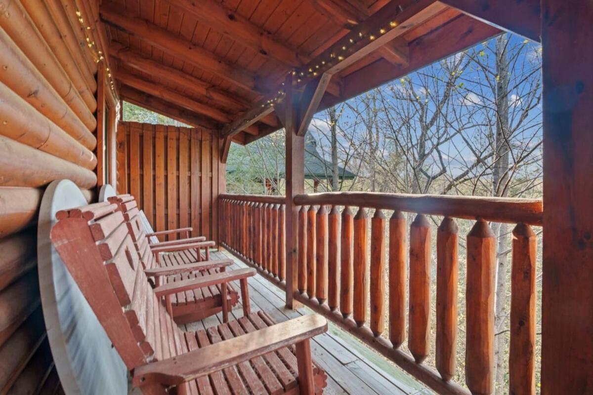 Stunning Mountain Cabin W Hot Tub ガトリンバーグ エクステリア 写真