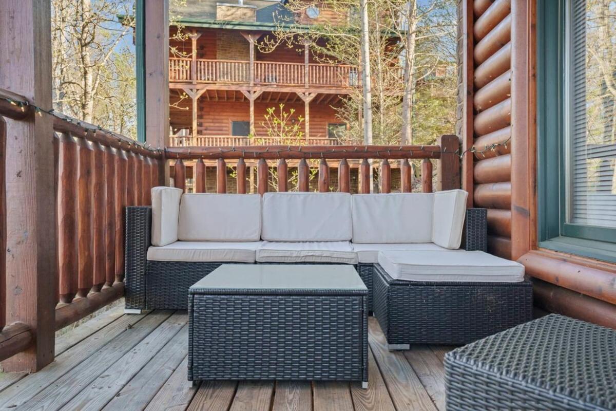 Stunning Mountain Cabin W Hot Tub ガトリンバーグ エクステリア 写真