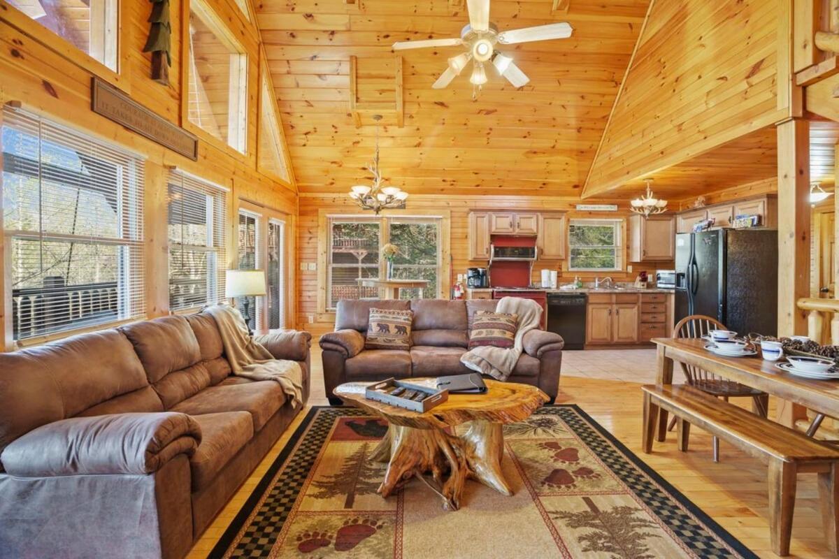 Stunning Mountain Cabin W Hot Tub ガトリンバーグ エクステリア 写真