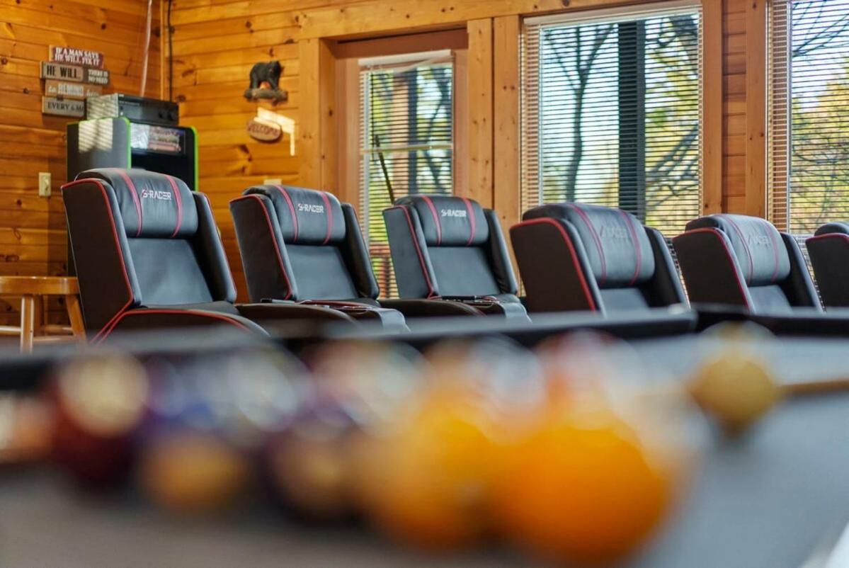 Stunning Mountain Cabin W Hot Tub ガトリンバーグ エクステリア 写真