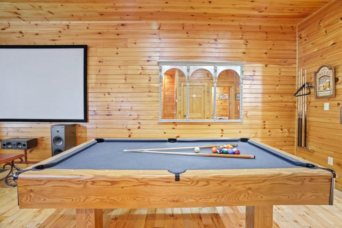 Stunning Mountain Cabin W Hot Tub ガトリンバーグ エクステリア 写真