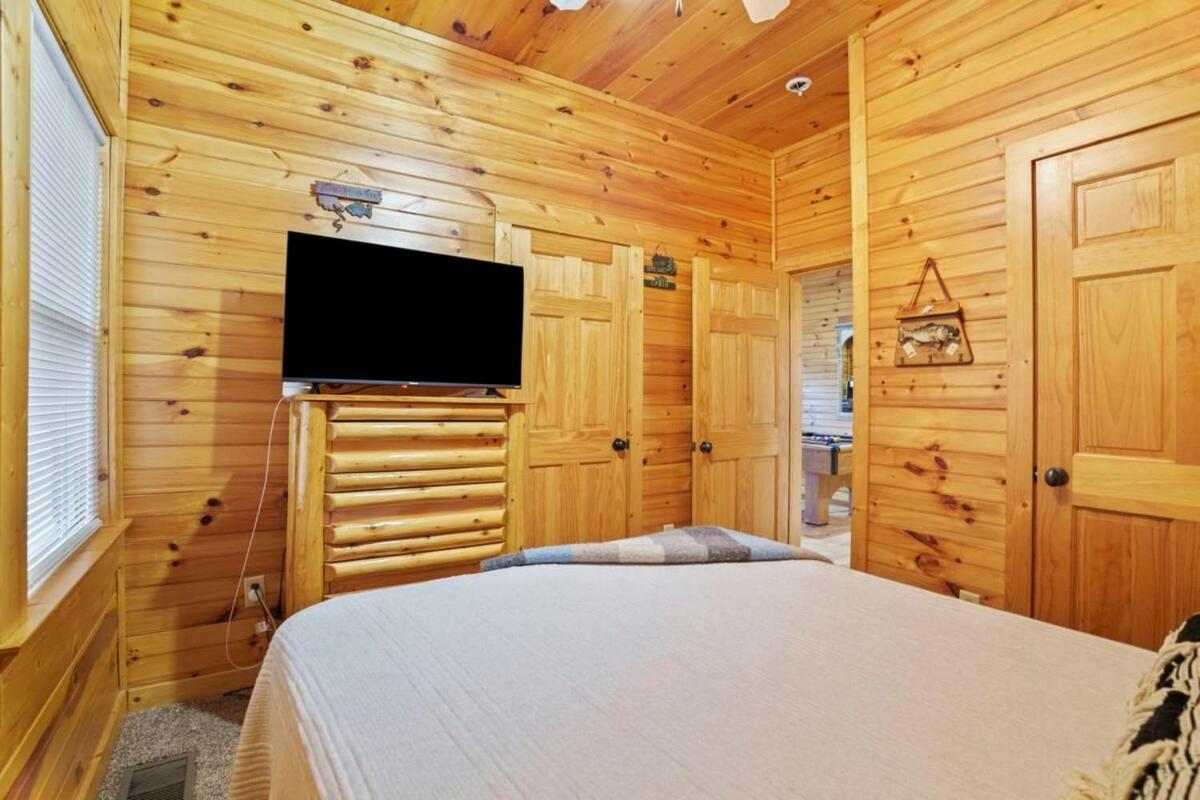 Stunning Mountain Cabin W Hot Tub ガトリンバーグ エクステリア 写真