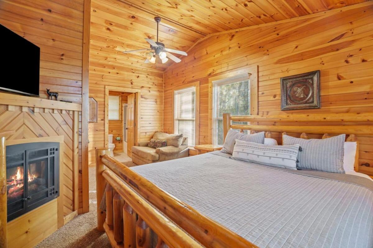 Stunning Mountain Cabin W Hot Tub ガトリンバーグ エクステリア 写真