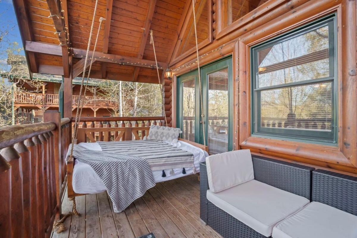 Stunning Mountain Cabin W Hot Tub ガトリンバーグ エクステリア 写真