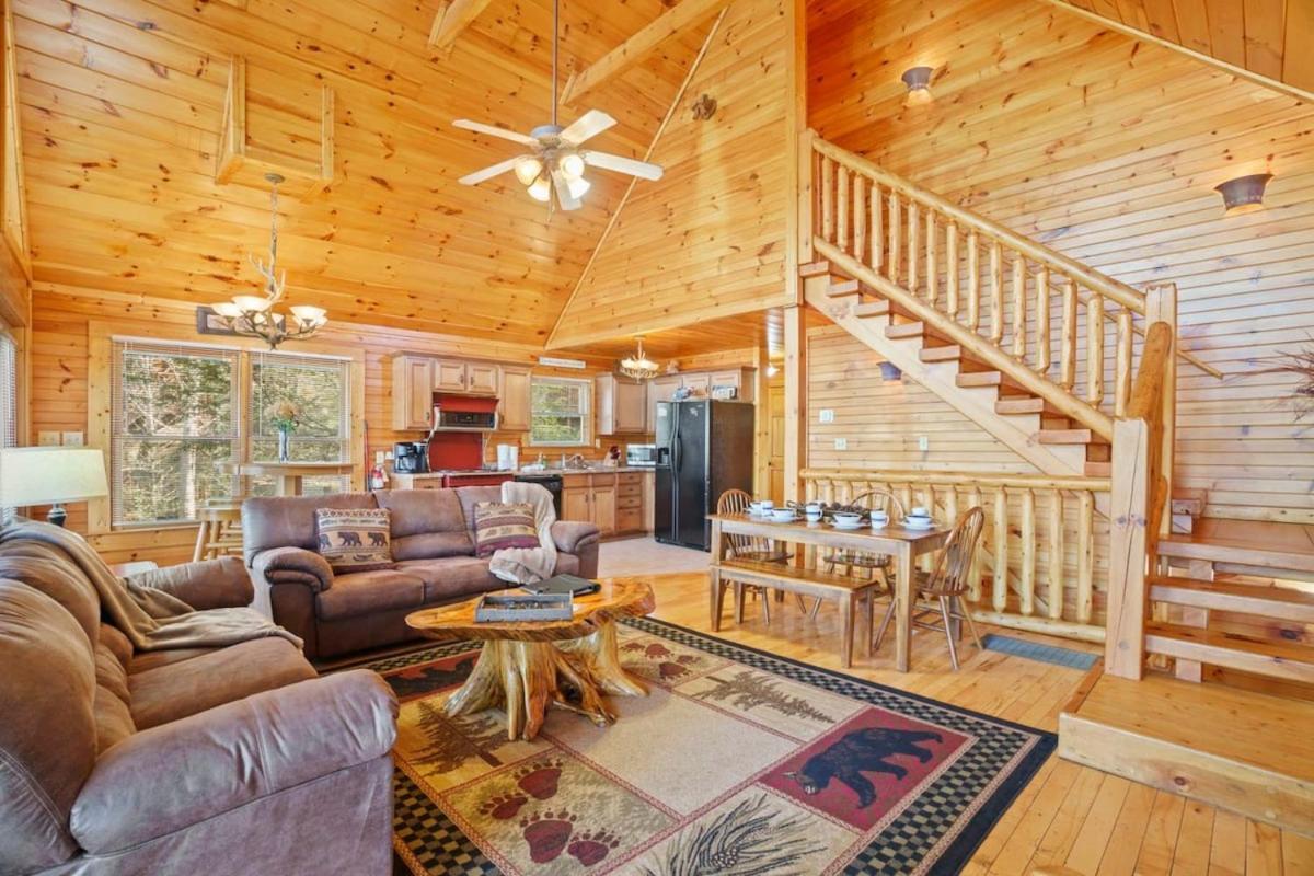 Stunning Mountain Cabin W Hot Tub ガトリンバーグ エクステリア 写真
