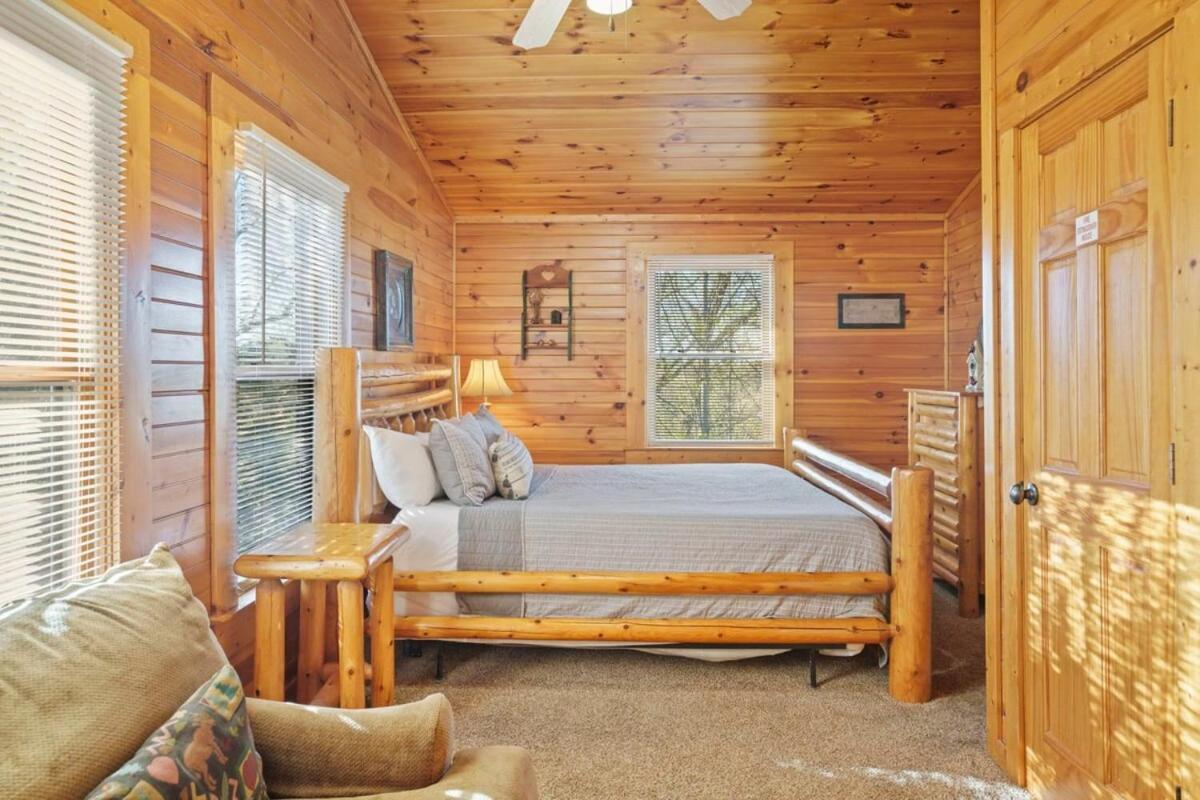 Stunning Mountain Cabin W Hot Tub ガトリンバーグ エクステリア 写真