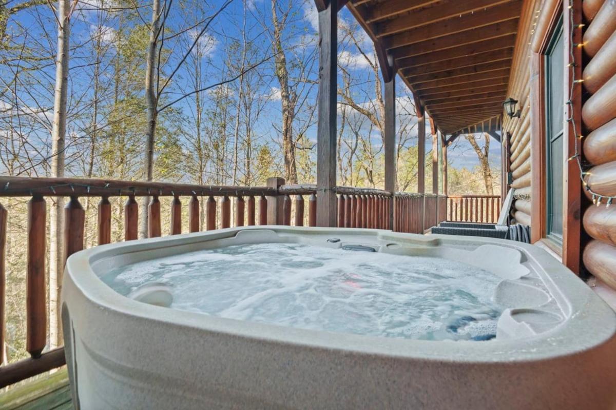 Stunning Mountain Cabin W Hot Tub ガトリンバーグ エクステリア 写真