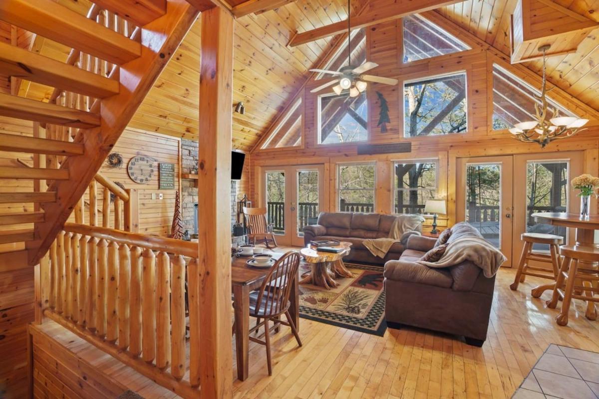 Stunning Mountain Cabin W Hot Tub ガトリンバーグ エクステリア 写真