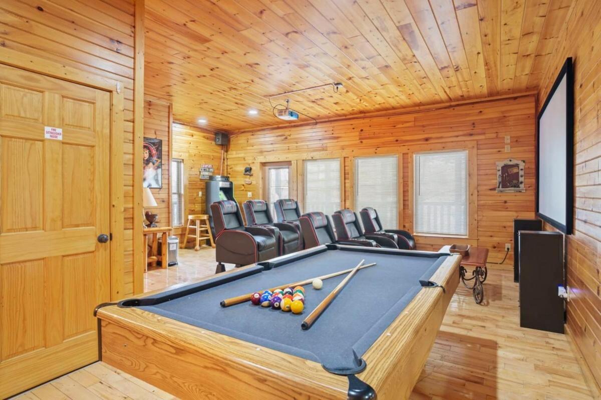 Stunning Mountain Cabin W Hot Tub ガトリンバーグ エクステリア 写真