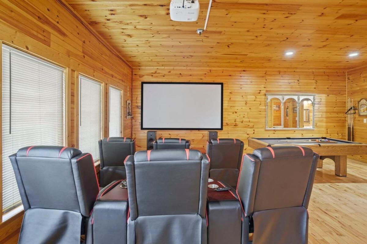 Stunning Mountain Cabin W Hot Tub ガトリンバーグ エクステリア 写真
