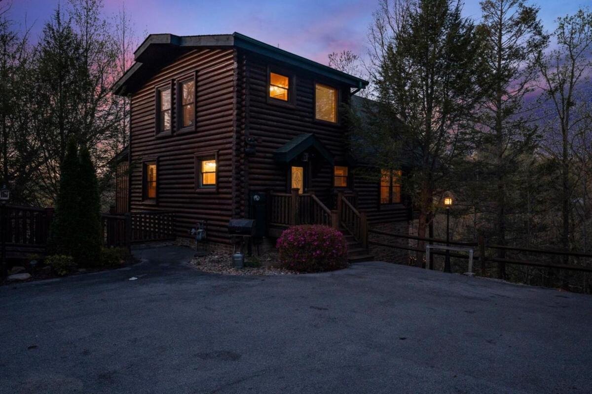 Stunning Mountain Cabin W Hot Tub ガトリンバーグ エクステリア 写真