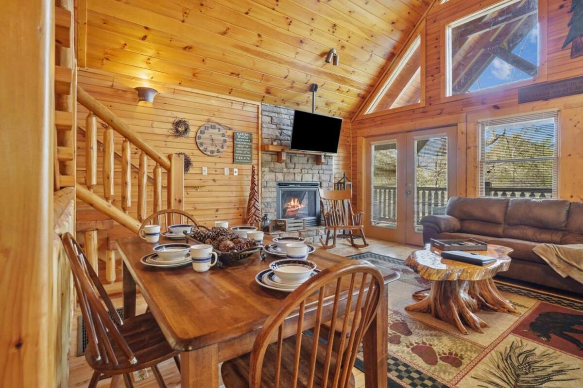 Stunning Mountain Cabin W Hot Tub ガトリンバーグ エクステリア 写真