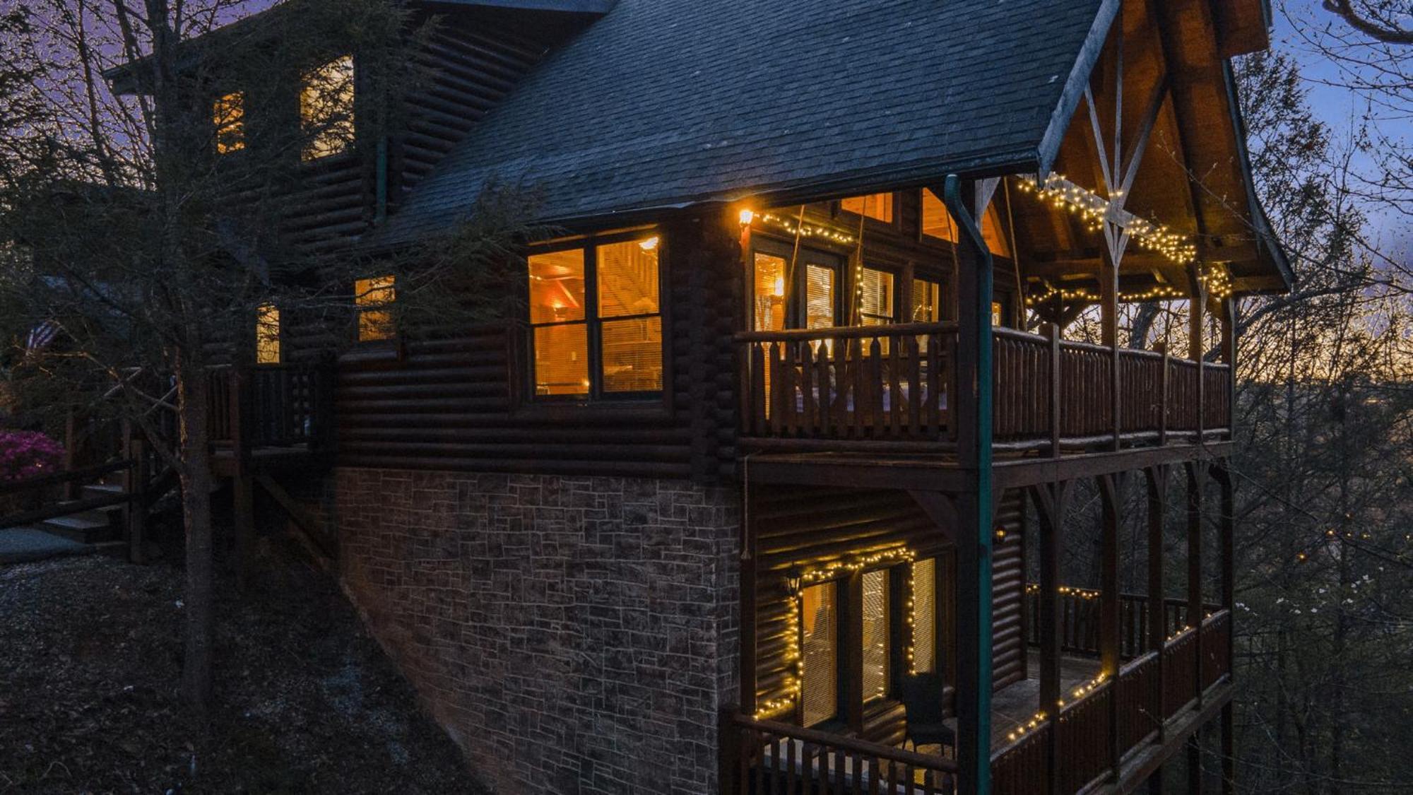 Stunning Mountain Cabin W Hot Tub ガトリンバーグ エクステリア 写真