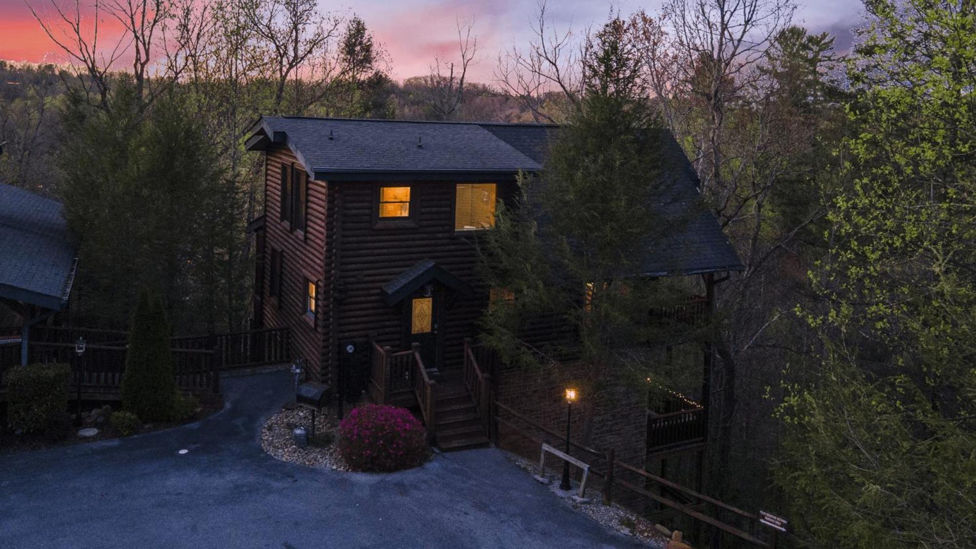 Stunning Mountain Cabin W Hot Tub ガトリンバーグ エクステリア 写真